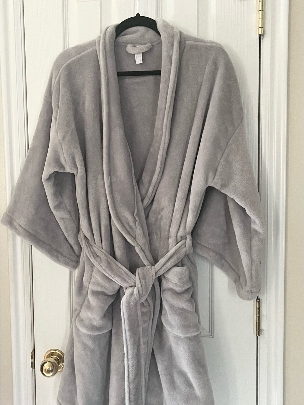 Like New - Cozy Light Gray Plush Robe - Size XL/XXL - Never Worn